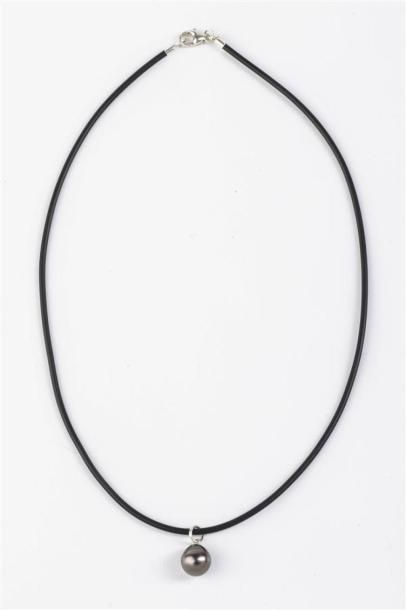 null Collier noir orné d'une perle de Tahiti 9/10 mm