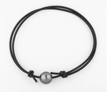 null Bracelet en cuir noir orné d'une perle de Tahiti 8/9 mm