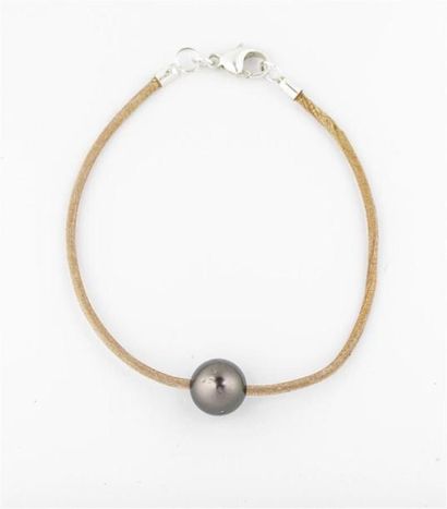null Bracelet en cuir naturel orné d'une perle de Tahiti 8/9 mm