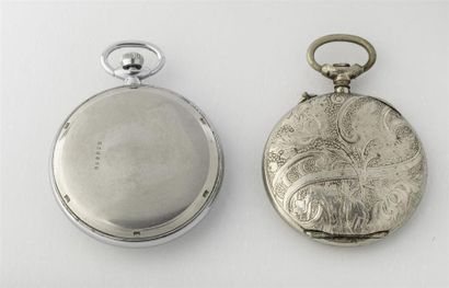 null Deux montres de poche en métal, remontoirs au pendant, chiffres romains.
(Accidents...