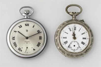 null Deux montres de poche en métal, remontoirs au pendant, chiffres romains.
(Accidents...
