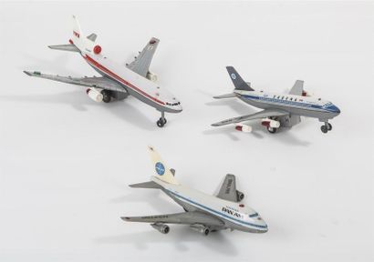 null Trois avions, tôle et plastique, mécanisme électrique, made in Japon, dont TRISTAR,...