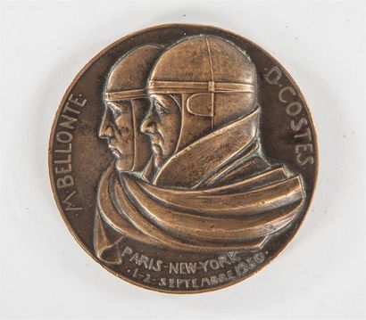 null COSTES & BELLONTE.
Médaille de table en bronze commémorant le premier Paris-New-York...