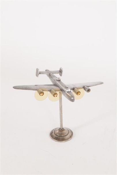 null Handley Page Halifax.
Modèle en fonte d'aluminium du bombardier britanique avec...