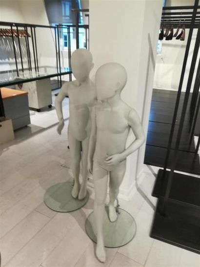 null 2 mannequins enfant en plastique

Enlèvement sans dommage pour l'immeuble, tout...