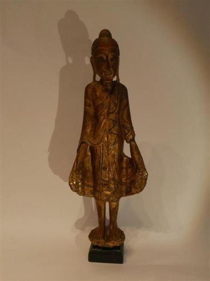 null Bouddha debout en bois doré et incrustation de verres de couleurs
Thaïlande...
