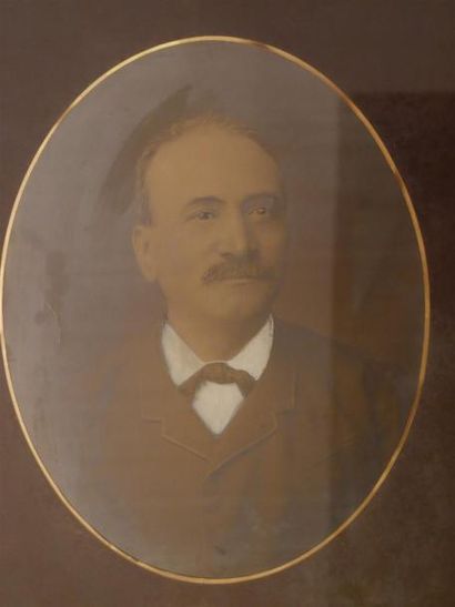 null Portrait d'homme
Tirage photographique colorisé, encadré
39 x 29 cm.