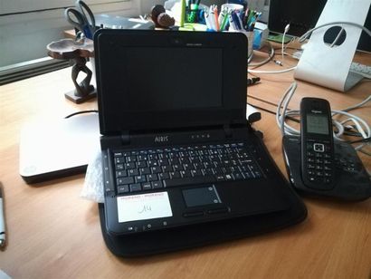 null 1 ordinateur portable AIRIS Notebook Kira Series IL1 (remisé)
1 disque dur externe...