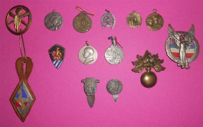 null Ensemble de 7 Médailles Militaires commémoratives dont l'Appel aux Armes, Maréchal...
