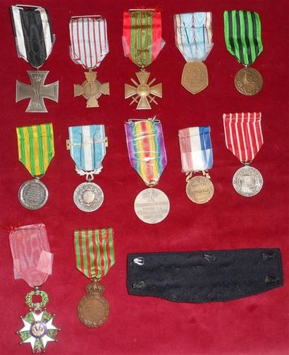 null Ensemble de 12 Médailles Militaires & Décorations.
Médaille de Seconde Classe...