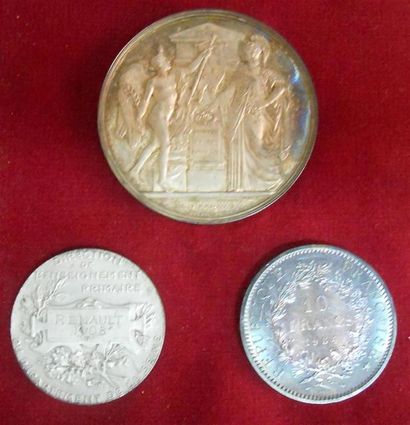 null Ensemble de 2 Médailles & 1 Monnaie. Argent.
Raymond Cte de Sèze, né en 1748,...