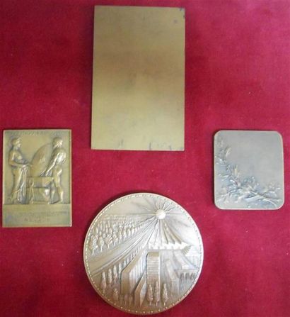 null Ensemble de 3 Plaques & 1 Médaille.
Divers Thèmes et Auteurs.
RIVIERE Théodore-Mercure....