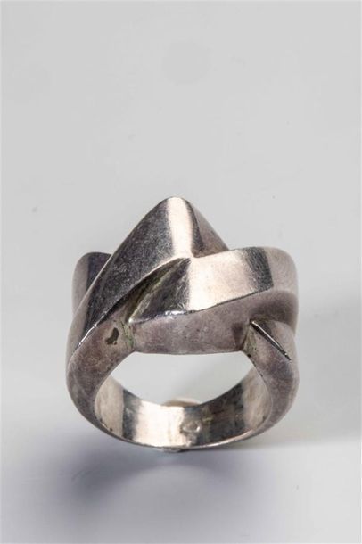 null Bague géométrique en argent. 
Poids : 6 gr.
Tdd: 53