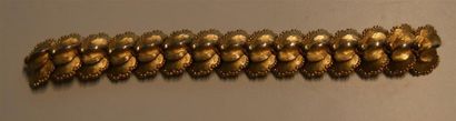 null BOUCHER
Bracelet articulé en métal doré à décor de feuillages et perles. 
Long.:...