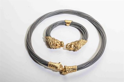 null Collier et bracelet en poils d'éléphant à monture en métal doré de têtes de...