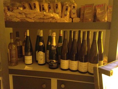 null 1 lot de 17 bouteilles de vin blanc (Riesling, Gewürztraminer, Champagne,.....