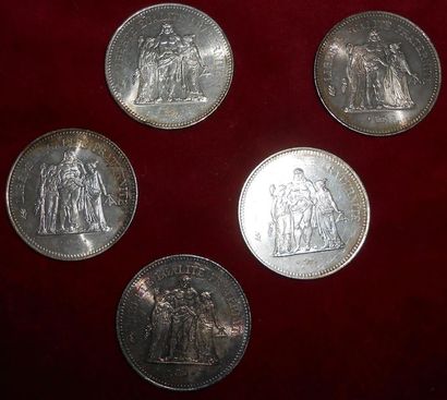 null FRANCE. Ensemble de 5 pièces argent Hercule, 3-1976, 1977 et 1979. Poids total...