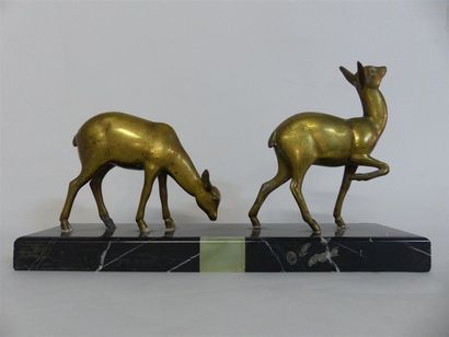 null ROCHARD Irénée (1906-1984)
Deux biches
Épreuve en bronze à patine doré, reposant...
