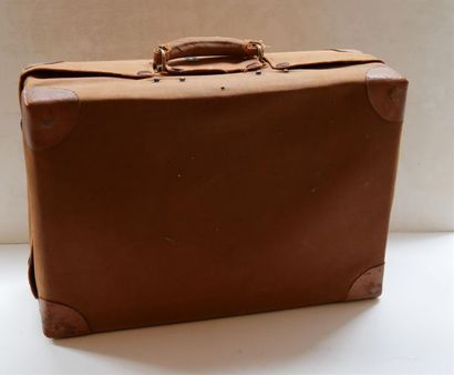 null Valise en cuir marron et laiton 
32 x 46 cm