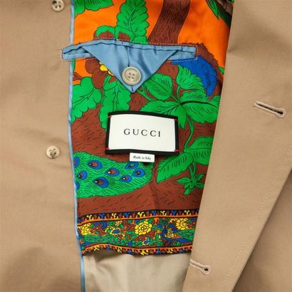 null Gucci - Mamadou SAKHO

Trench Gucci, couleur beige, détail panthère brodée sur...