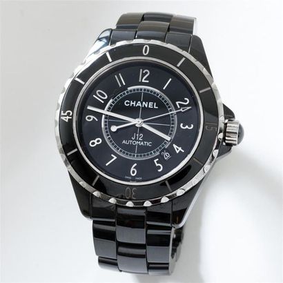 null Chanel - Majda SAKHO

Montre Chanel J12 avec bracelet multi-maillons et fermoir...