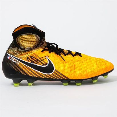 null Nike - Blaise MATUIDI

Crampons de football Nike montants, donnés et dédicacés...