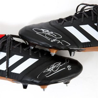 null Adidas - Steven GERRARD

Crampons de football donnés et dédicacés par Steven...