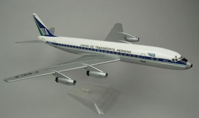 null Maquette. Douglas DC8 modèle Bourbon UTA (Union des transports aériens). Résine....