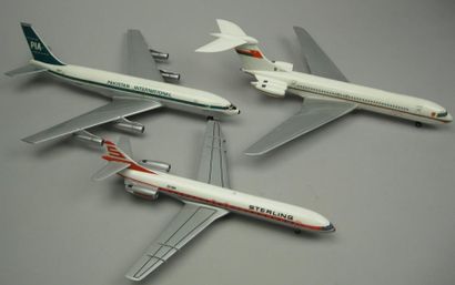 null Maquette (3). 1/ Super Caravelle 12 Sterling Airways. Version années 1970. Résine....