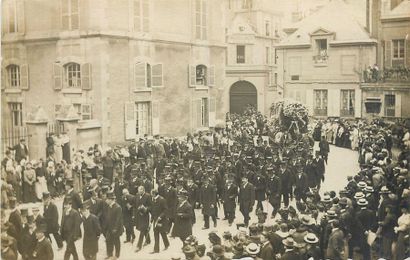 null 186 CARTES POSTALES MARNE : La Ville de Reims. Dont" Perspective de la rue Cérès...