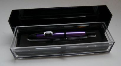 null PILOT
Style modèle Capless, plume médium 18 K, laqué violet.
(Etat neuf)
Dans...