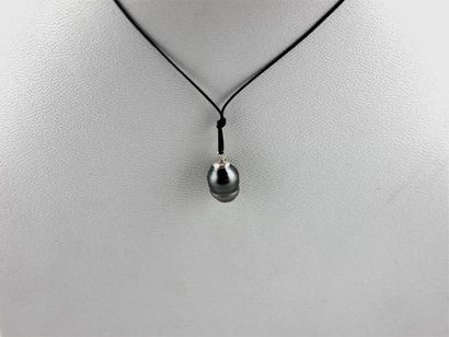 null PERLE de TAHITI
Collier cordon noir
Diam. perle goutte : 9.3 mm
Long. collier...
