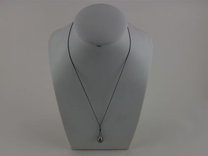 null PERLE de TAHITI
Collier cordon noir
Diam. perle goutte : 10.6 mm
Long. collier...