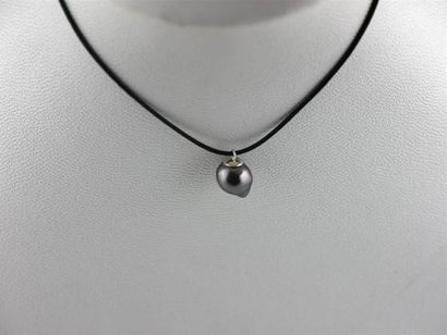null PERLE de TAHITI
Collier cordon noir à noeuds coullisants
Diam. perle : 8/9 mm
Long....