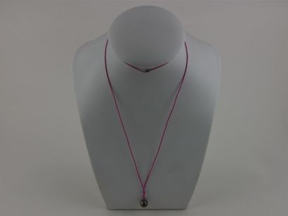 null PERLE de TAHITI
Collier cordon rose
Diam. perle : 9/10 mm
Long. collier : 78...
