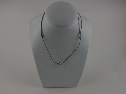 null PERLE de TAHITI
Collier cordon en cuir vert à noeuds coulissants
Diam. perle...