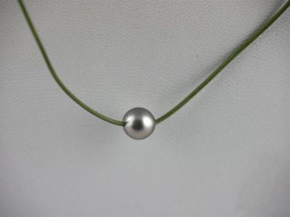 null PERLE de TAHITI
Collier cordon en cuir vert à noeuds coulissants
Diam. perle...
