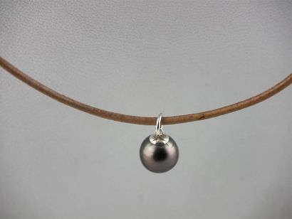null PERLE de TAHITI
Collier cuir beige à noeuds coulissants
Diam. perle : 10.8 mm
Long....
