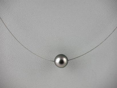 null PERLE de TAHITI 
Collier câble et fermoir argent
Diam. perle : 8.4 mm
Long....