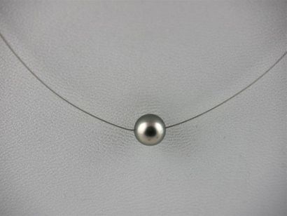 null PERLE de TAHITI 
Collier câble et fermoir argent
Diam. perle :8.4 mm
Long. collier...