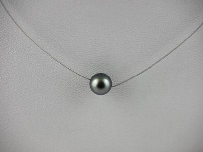 null PERLE de TAHITI 
Collier câble
Diam. perle : 8.5 mm
Long. collier : 40 cm