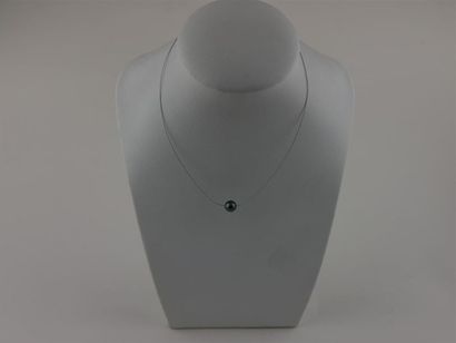 null PERLE de TAHITI 
Collier câble et fermoir argent
Diam. perle : 8.4 mm
Long....