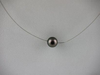 null PERLE de TAHITI 
Collier câblev et fermoir argent
Diam. perle : 8.4 mm
Long....