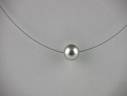 null PERLE de TAHITI 
Collier câble et fermoir argent
Diam. perle : 9.6 mm
Long....