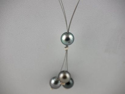 PERLES de TAHITI Collier de quatre perles...