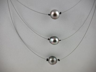 PERLES de TAHITI Collier de trois perles...