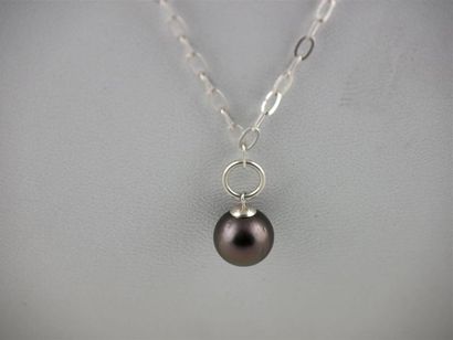 null PERLE de TAHITI 
Chaîne gourmette en argent 
Diam. perle : 9,3 mm
Long. collier...