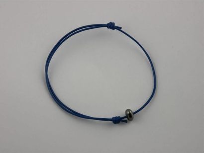 null PERLE de TAHITI 
Bracelet cuir bleu Keshi à noeuds coulissants
Diam. perle :...