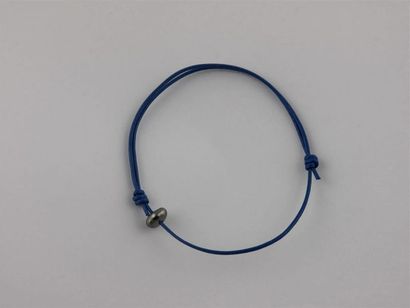 null PERLE de TAHITI 
Bracelet cuir bleu Keshi à noeuds coulissants
Diam. perle :...