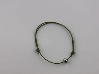 null PERLE de TAHITI 
Bracelet cuir vert Keshi à noeuds coulissants
Diam. perle :...